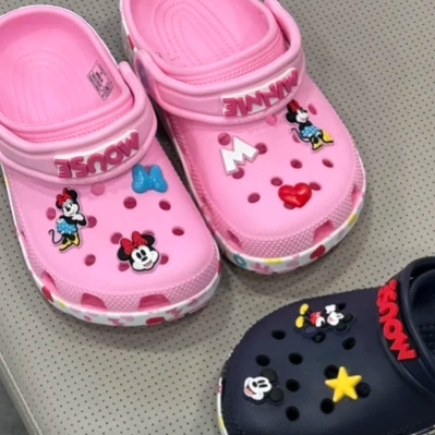 Crocs AU：Mickey Mouse & Friends 米奇米妮限定洞洞鞋