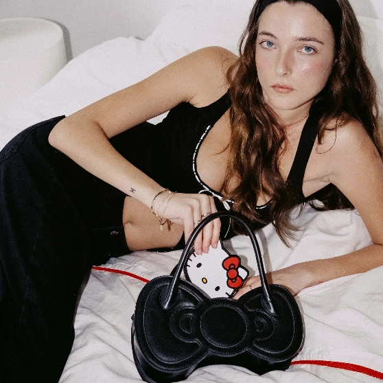 The Cambridge Satchel X Hello Kitty 联名手提包
