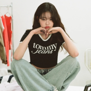 张元英同款 TOMMY JEANS 短款徽标T恤