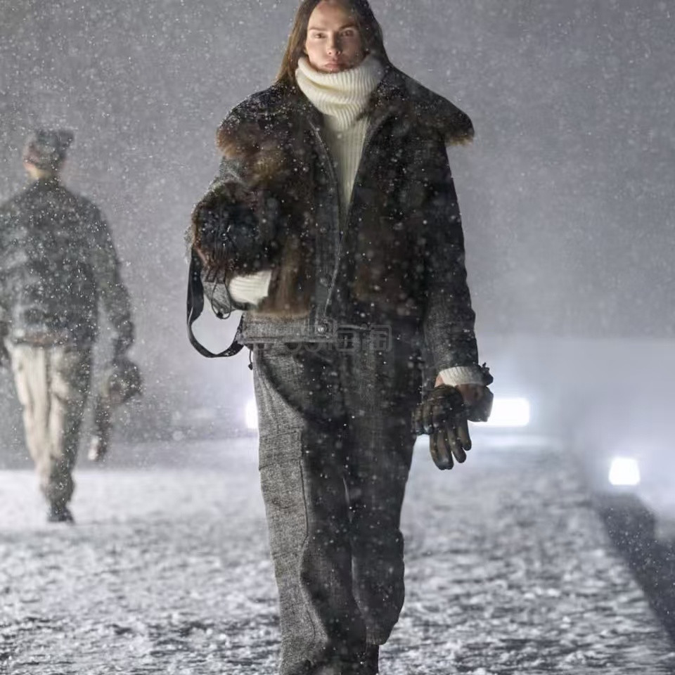 Farfetch 发发奇：MONCLER 热卖专场 羽绒服就要反季买