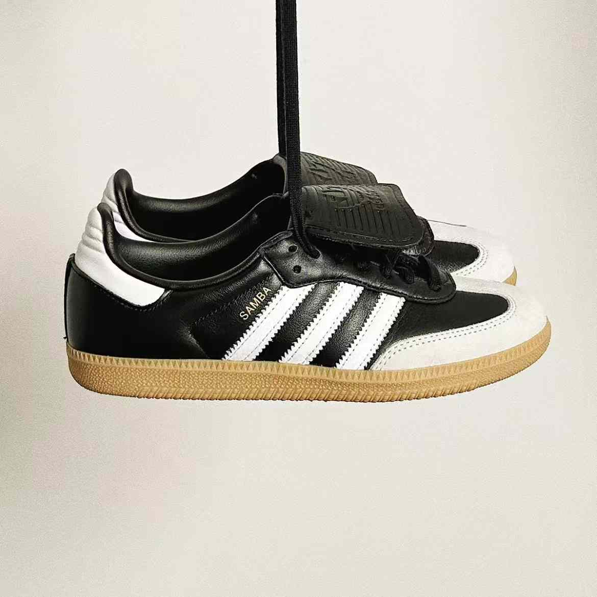 Adidas Samba LT灰黑配色运动鞋