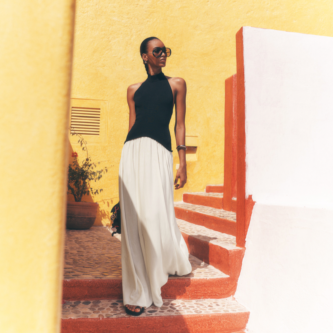 Shopbop：折扣区上新 入 Dr. Martens、Tory Burch、Reformation、ON 跑鞋等 低至3折