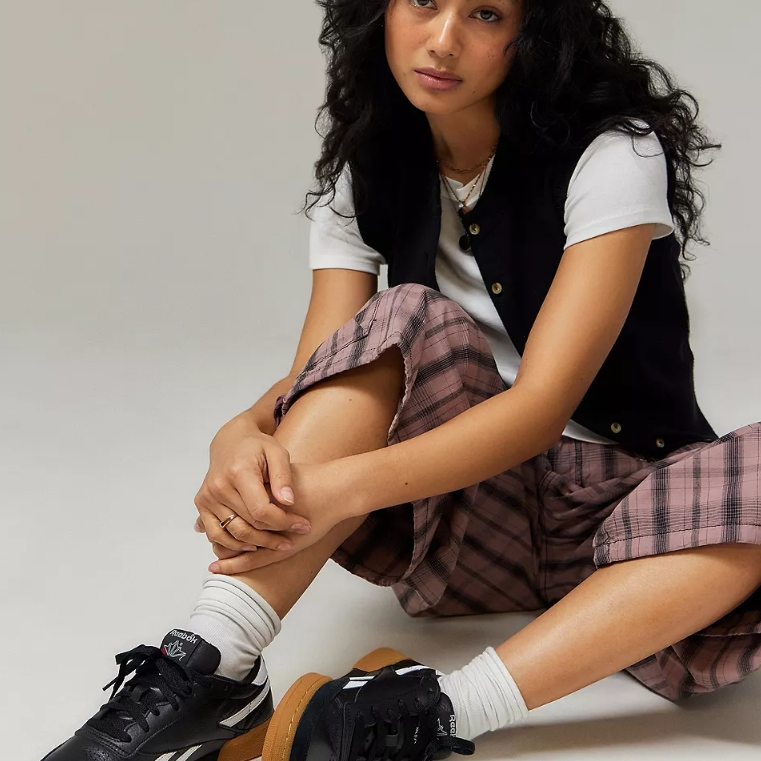 Urban Outfitters 英国官网：鞋靴折上折狂甩 CK玛丽珍£20