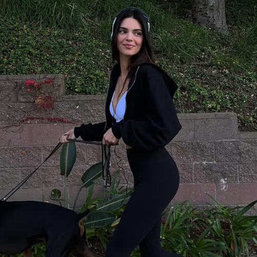 Alo Yoga：周年庆大促全员开放！入手宇宙神裤、拿捏松弛感