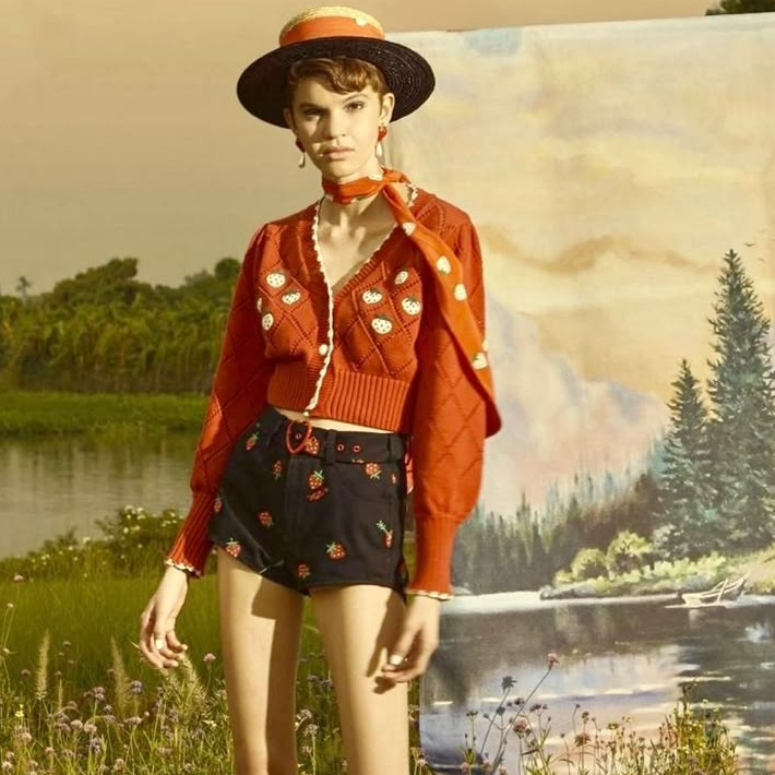 限用户！SSENSE：私促回归 Vivienne Westwood 土星耳钉$95 Moncler  Parana 羽绒服$1271