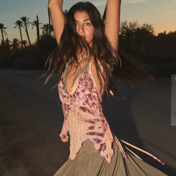 Urban Outfitters 英站：满减大促！jennie 同款裤£58 花苞裙£8