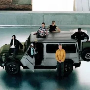 Cettire：Moncler X Mercedes Benz 奔驰天花板联名