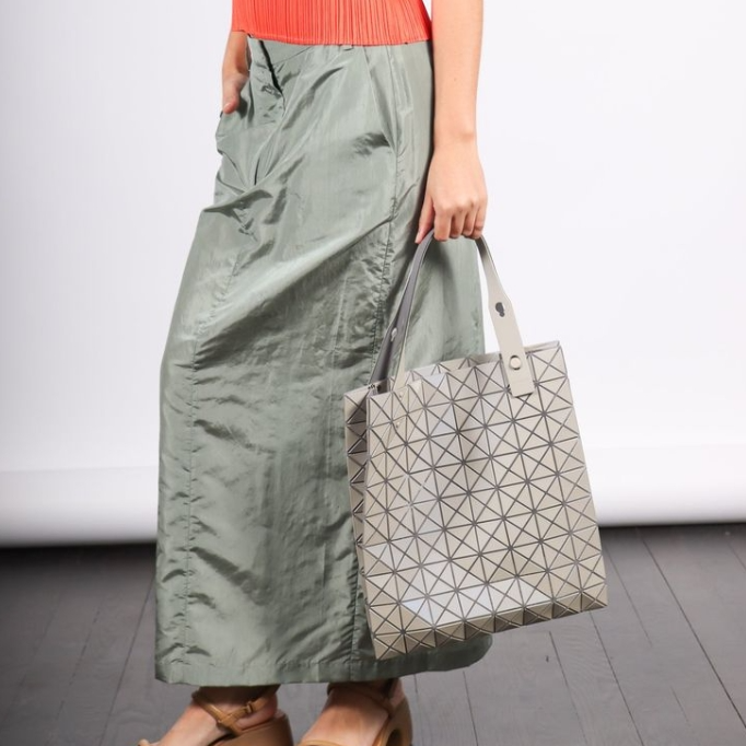 SSENSE：“包”治百病 三宅一生、Burberry、Bottega Veneta