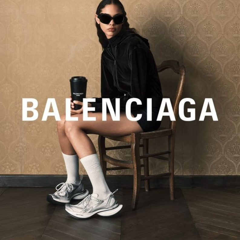 Saks Fifth Avenue：Balenciaga 大牌私促专场来袭 Logo围巾$345