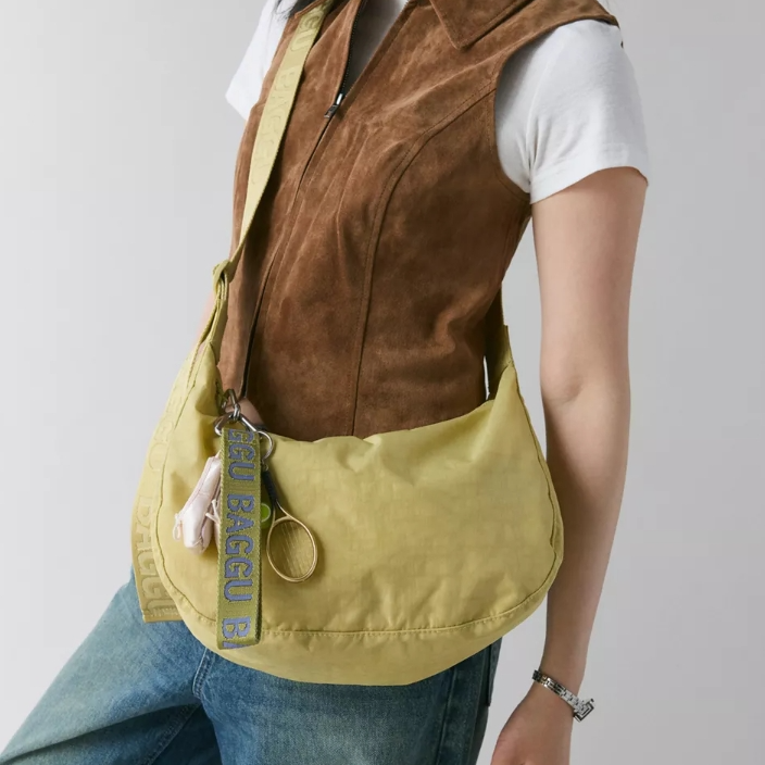 Urban Outfitters：BAGGU 环保购物袋天花板 Miffy 联名刺绣腰包$56