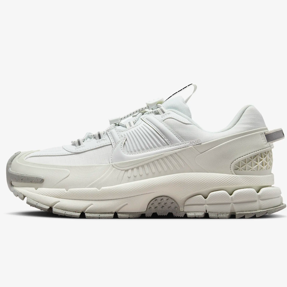 Nike Zoom Vomero Roam 女士运动鞋