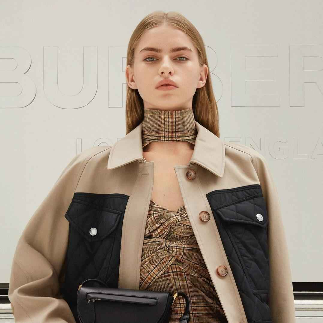 Saks Fifth Avenue：Burberry 时尚私促！易梦玲同款连体泳衣$306