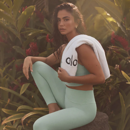 Alo Yoga：新色薄荷绿上线！网球裙绝美 入手巴特勒同款