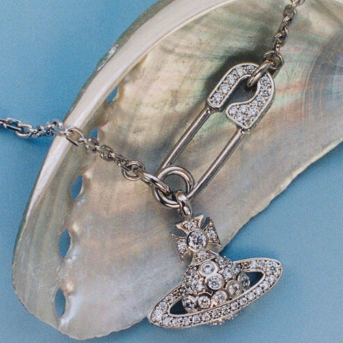 Vivienne Westwood：上新！Amelia 珍珠logo项链£225