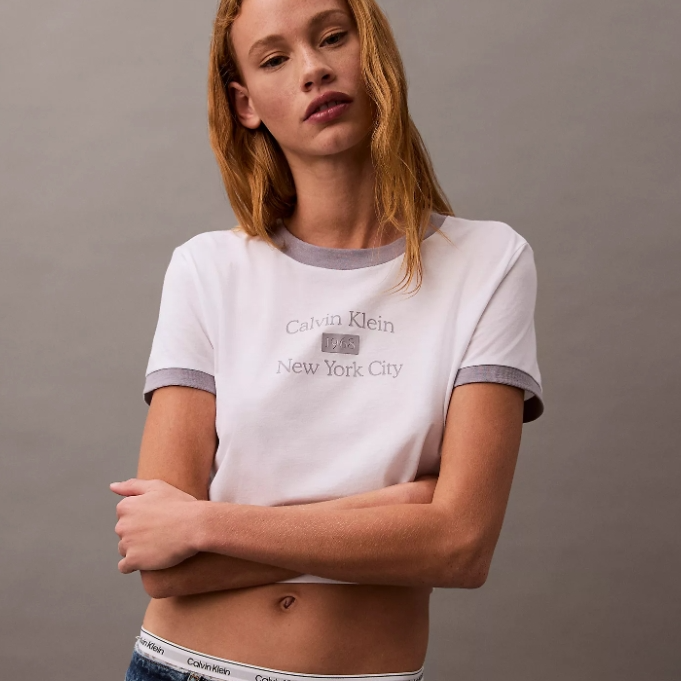 Tu妹同款不同色 Calvin Klein 经典徽标短款T恤