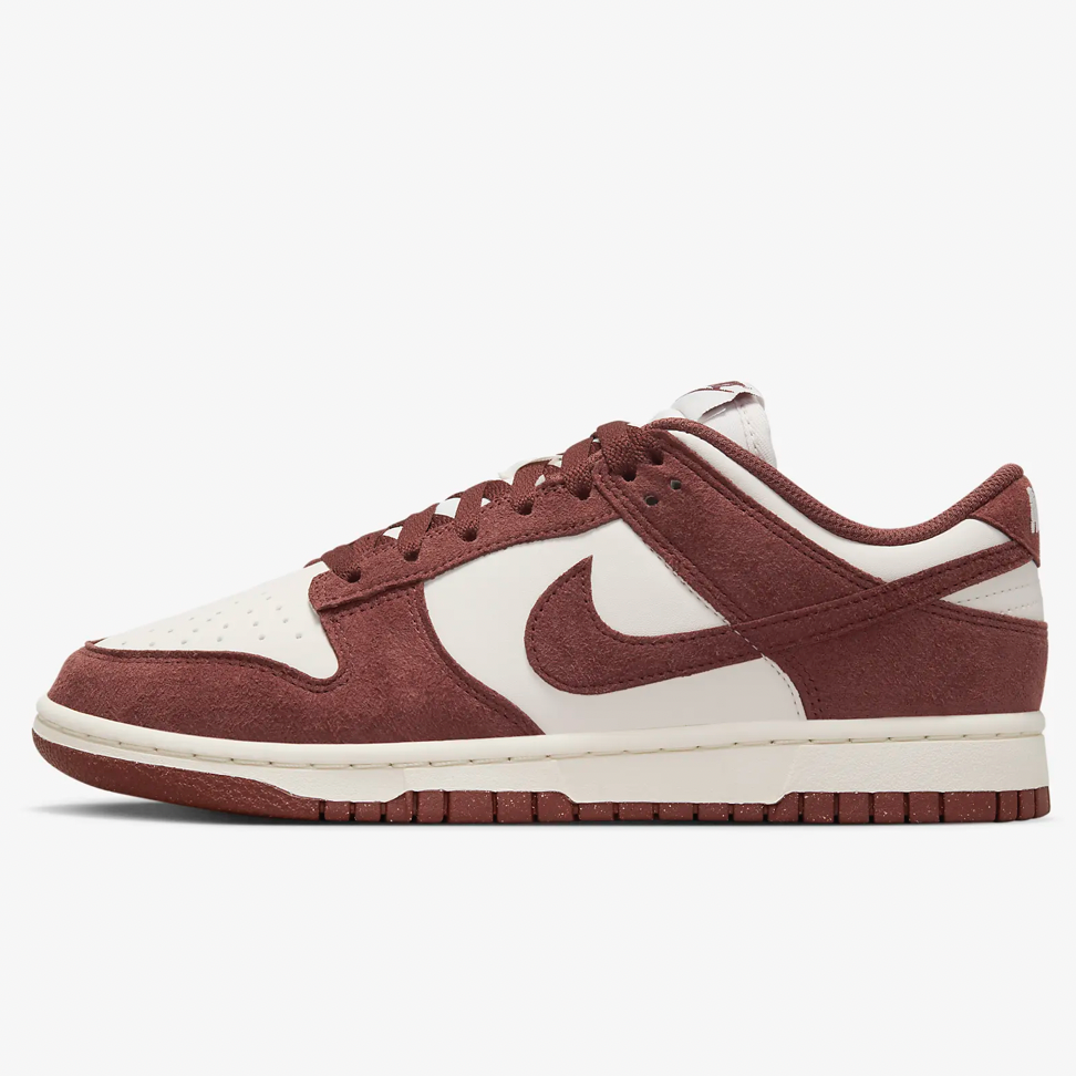 Nike  Dunk Low 女士运动鞋，麂皮