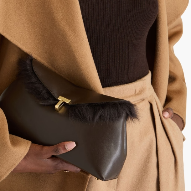 THE OUTNET 港站：TOTEME 时尚专场 封面手拿包HK$5891