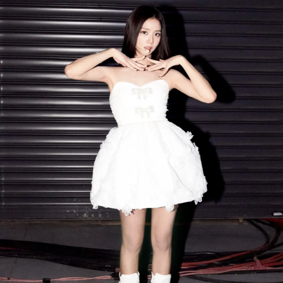 jisoo同款！Self-Portrait 小白裙