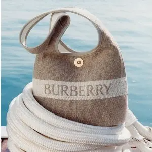 Burberry US：夏日轻装上阵