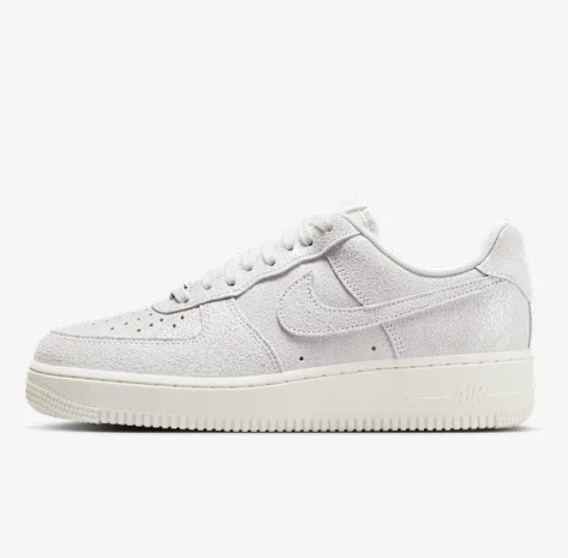 Nike  Air Force 1 '07 全白女士板鞋