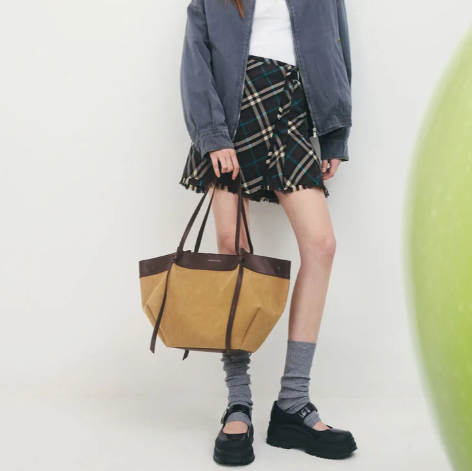 Charles & Keith 大号绒面革托特