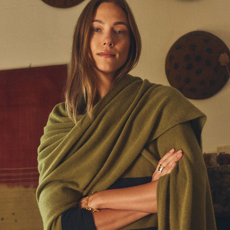 White and Warren：北欧风羊绒披肩、围巾热卖