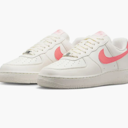 Nike Air Force 1 粉勾女士运动鞋
