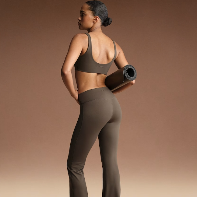 Nike X SKIMS 新支线强势来袭 入手夹克、修身裤