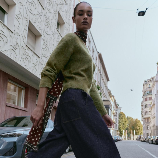 THE OUTNET 港站：DVF 解锁半个世纪的经典裹身裙与艺术印花