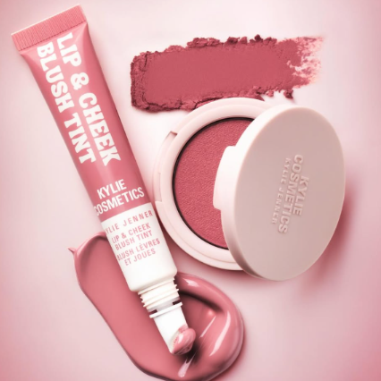 【2025网一】Kylie Cosmetics：明星同款妆容轻松get！入手香水、唇蜜、腮红等