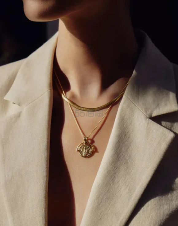 Missoma Lucy Williams 系列中号可刻字罗马弧形硬币项链