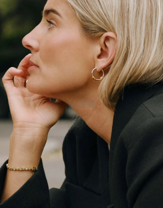 Missoma Lucy Williams 系列小巧结饰圈形耳环