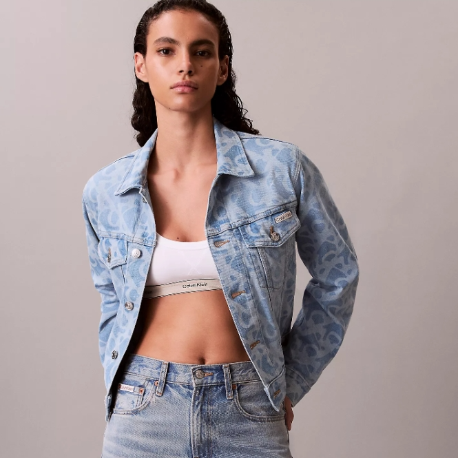 Calvin Klein 满印徽标牛仔外套