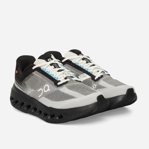 On 昂跑 Cloudsurfer Next 运动鞋