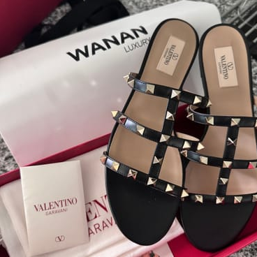 Wanan Luxury：折扣区大牌清仓  关注 Acne Studios、Valentino、'S Max Mara 等