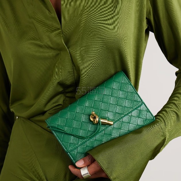 BOTTEGA VENETA Intrecciato 皮革手拿包