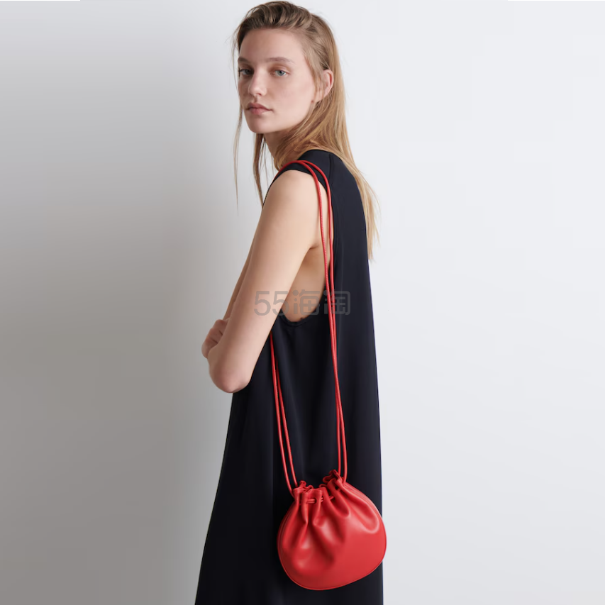 COS 褶皱式皮革手提包