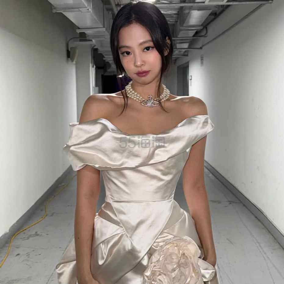 补货！VIVIENNE WESTWOOD 西太后三层珍珠土星项链 Jennie同款