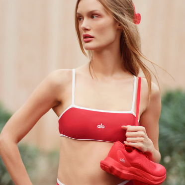 超亮眼！Alo Airlift Charger 运动内衣