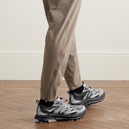 HOKA Mafate Speed 4 Lite 黑色运动鞋