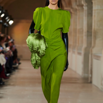 THE OUTNET 港站：英伦奢雅焕新 解锁 Victoria Beckham 格调衣橱