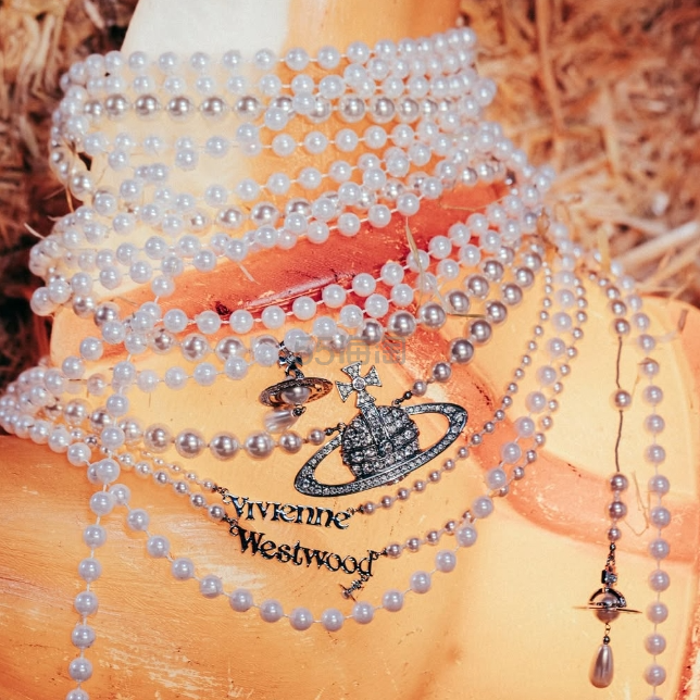 The Business Fashion：VIVIENNE WESTWOOD 西太后大量饰品上新
