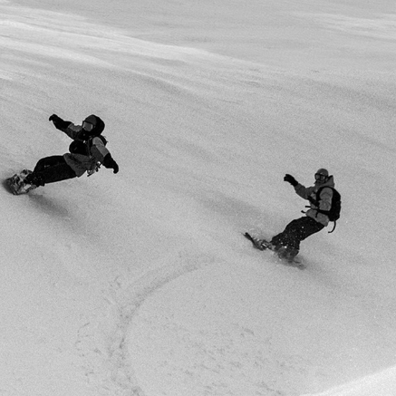 Volcom：折扣区运动服饰热卖 黑色冲锋衣$262.5