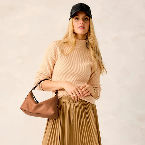 Vera Bradley：出行必备系列包袋 Roxbury 新月单肩包$108 Kimmel 单肩斜挎包$45