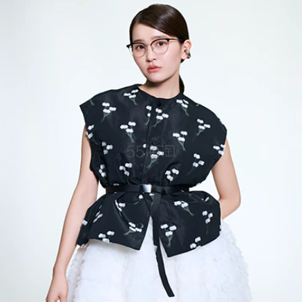 JiNS：镜框上新！给妆容加分项