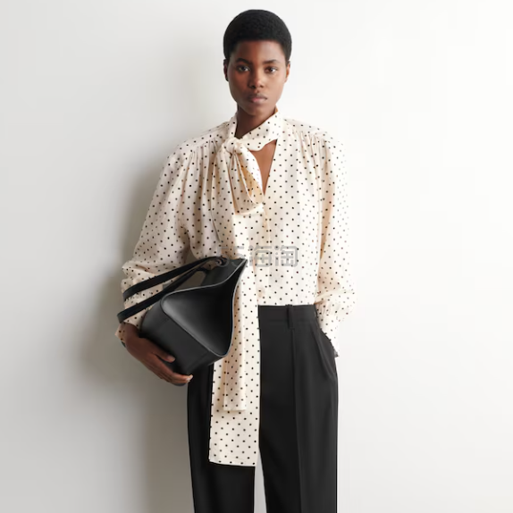 COS 系带波点衬衫