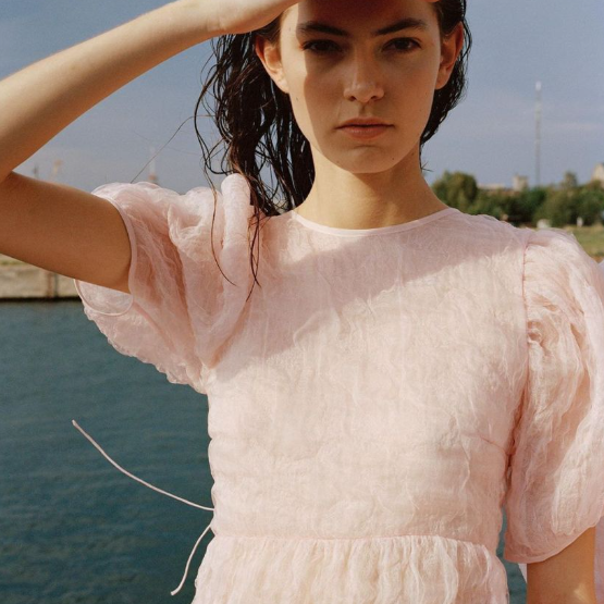 THE OUTNET 港站：Midi Dresses 奢美中长裙 Jacquemus、Versace、Staud