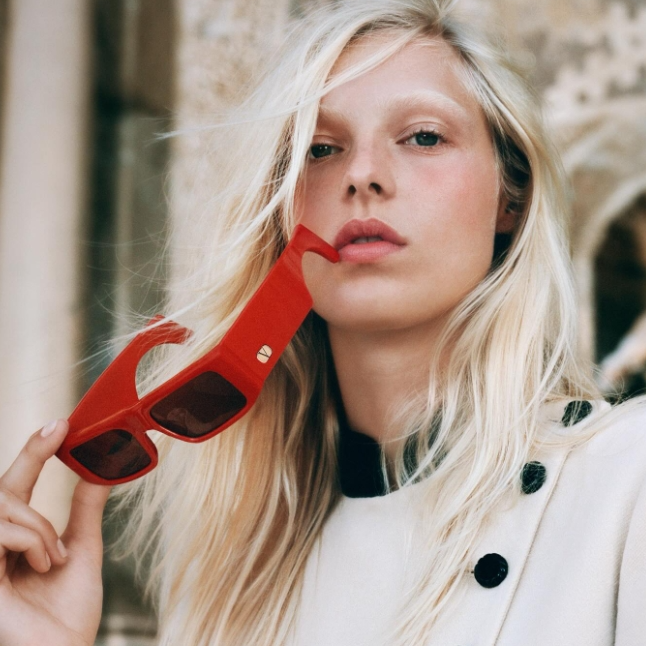 Yoox.com：时尚热卖精选 关注 BURBERRY、华伦天奴等