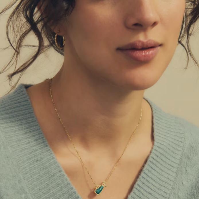 Kendra Scott：配饰全场大促！新款Anya 花朵金色短款项链$60