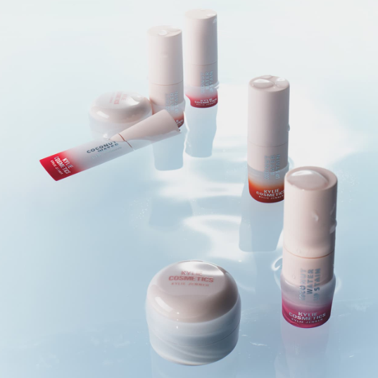 Kylie Cosmetics：新品上线！入手染唇液、云朵唇膏